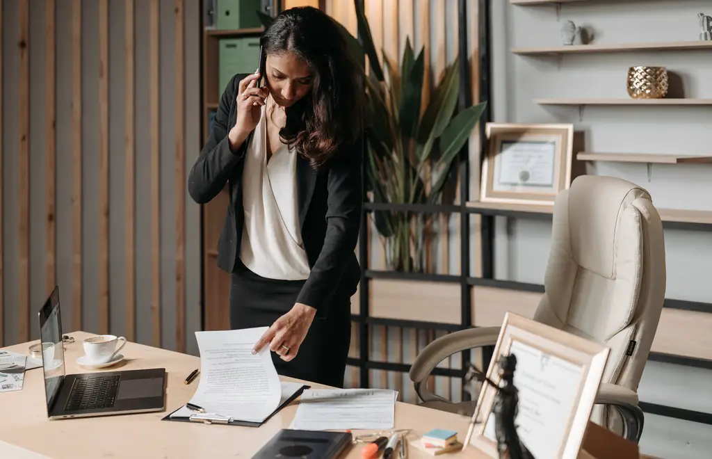 Breaking Free of Billable Hours: How to Transition to an In-House Legal Role in Austin in-house Legal Roles