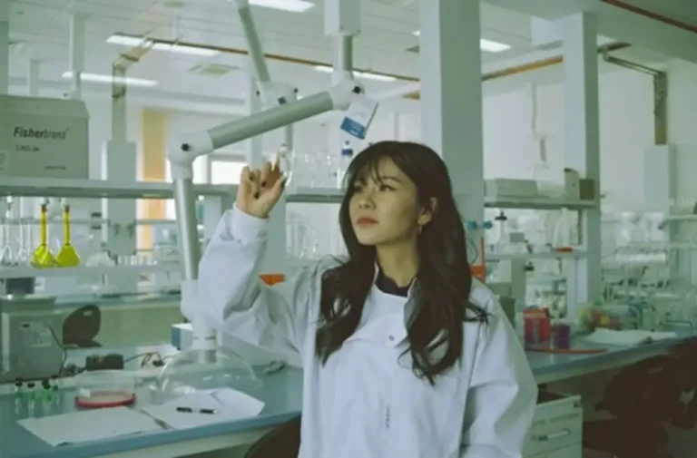 Leading Health Innovation: From Scientific Promise to Patient Impact Researcher in Lab