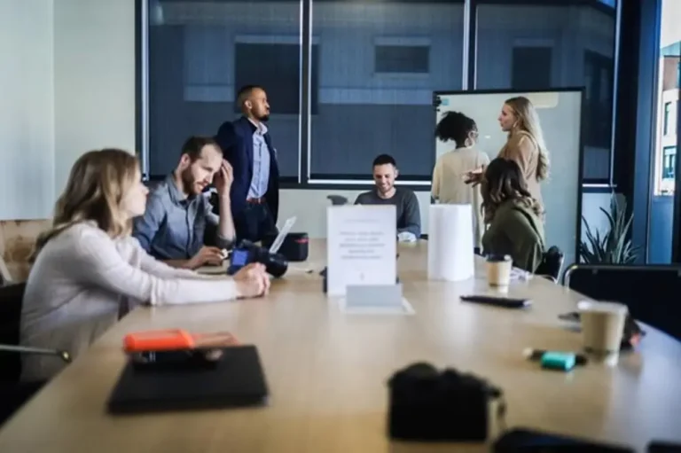 How Leaders Navigate Complex Financial Landscapes Financial Planning Meeting